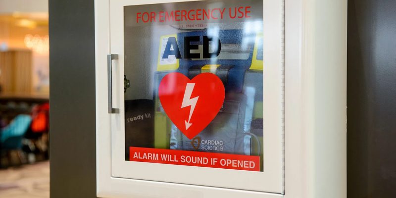 Automatisierte externe Defibrillatoren retten Leben, wenn Sie sie verwenden