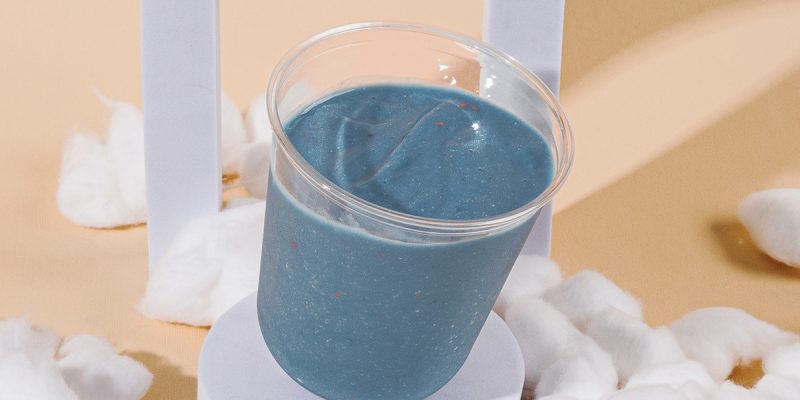 Wir stellen Ihnen den Blissfully Blue Smoothie vor: Ein Wirbelwind aus Geschmack und Wohlbefinden