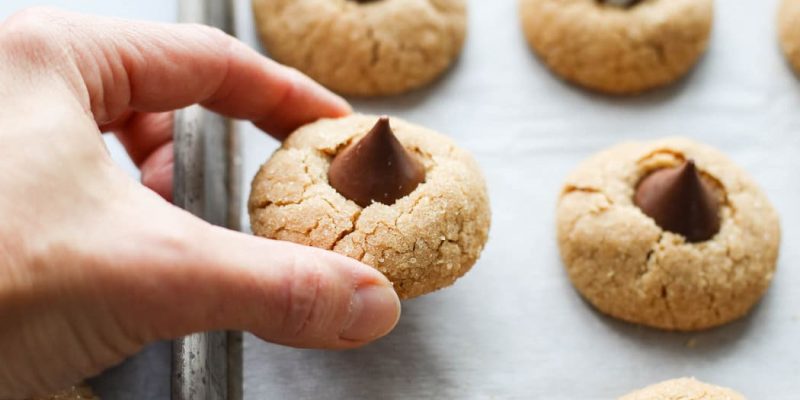 Glutenfreie Erdnussbutterblüten (Option ohne Ei)