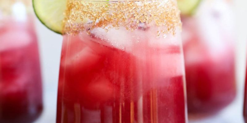 Perfekte Granatapfel-Margarita (mit Mocktail-Option)