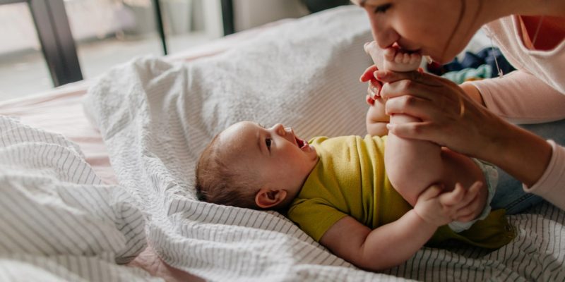 3 Monate altes Baby: Ernährung, Schlaf und Meilensteine ​​pro Monat