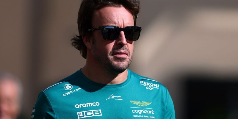 Ein F1-Insider besteht darauf, dass Fernando Alonso „großes Interesse“ daran gezeigt hat, Lewis Hamilton bei Mercedes zu ersetzen