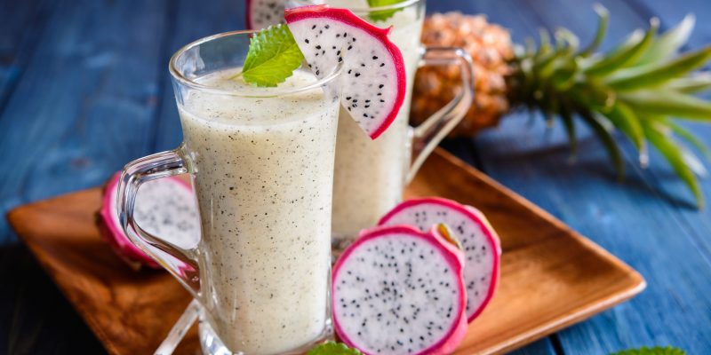 Drachenfrucht-Ananas-Smoothie mit Banane