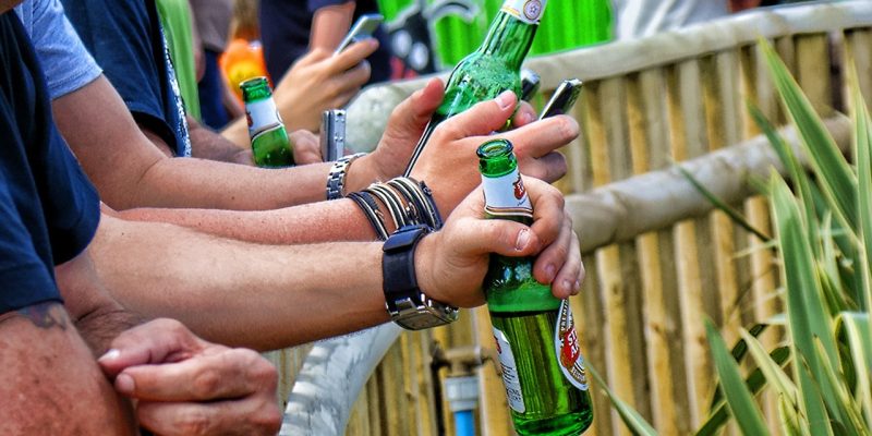 Forscher sagen, dass Männer mindestens drei Monate vor der Empfängnis auf Alkohol verzichten sollten