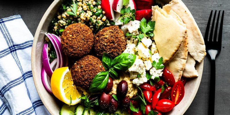 Mediterrane Falafel-Bowl – Rezept für ein proteinreiches Mittagessen