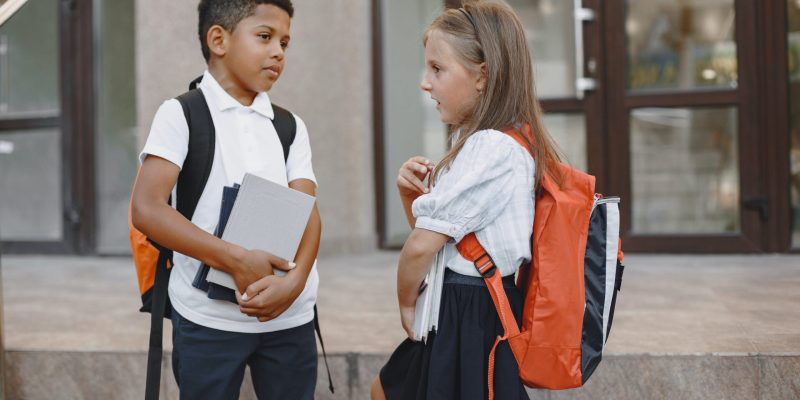 Richtlinien zur Schuluniform führen dazu, dass sich die Schüler weniger bewegen